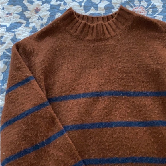 Sweater - Picture 3 of 4